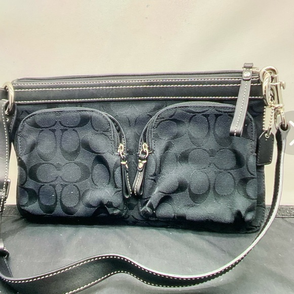 Coach Signature Shoulder Bag Black - Picture 1 of 5